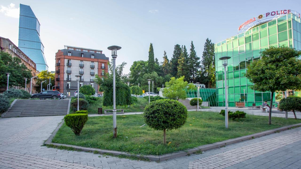 Near The Opera Lägenhet Tbilisi Exteriör bild